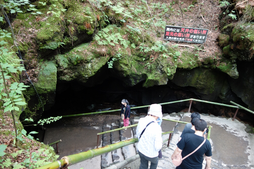 富岳風穴入口