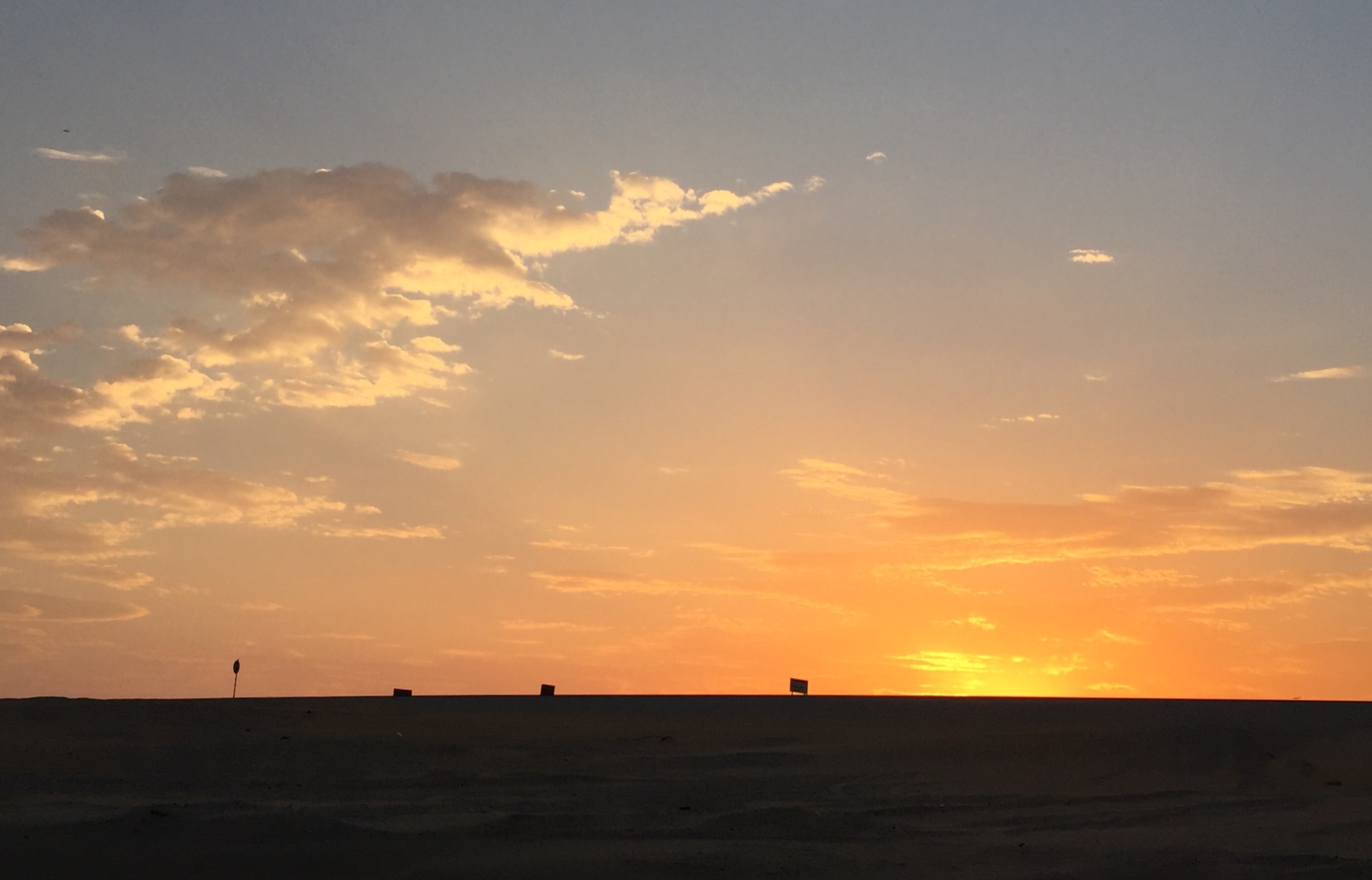 砂漠の夕日