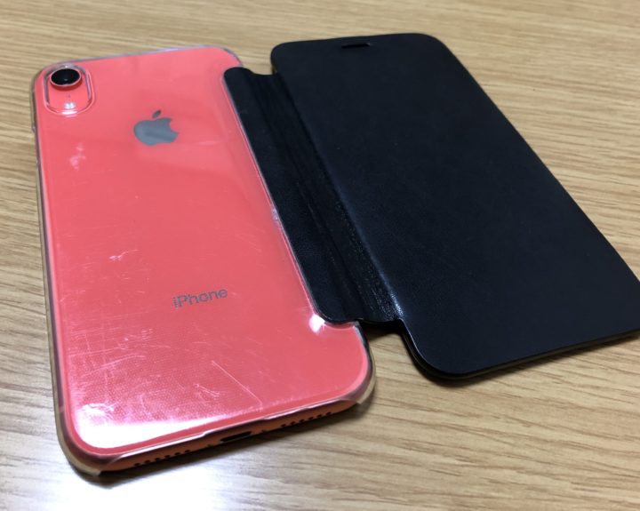 iPhone本体が見えるクリア仕様のZENUS