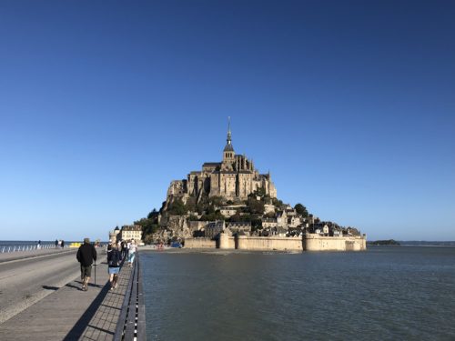 海に浮かぶモンサンミッシェル