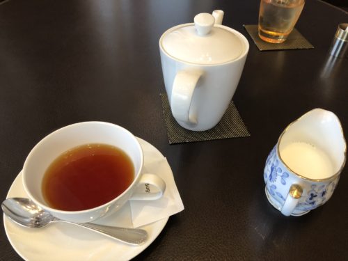 クラウンカフェで紅茶