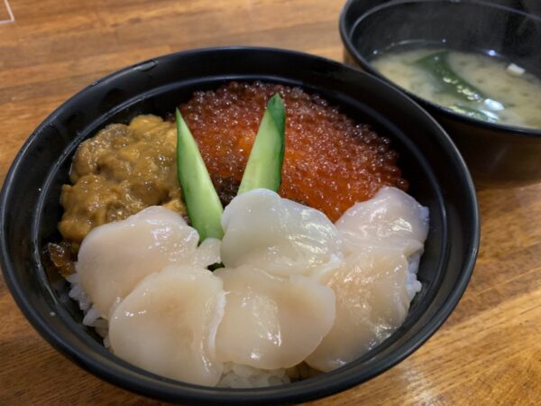 ウニ・イクラ・ホタテ丼